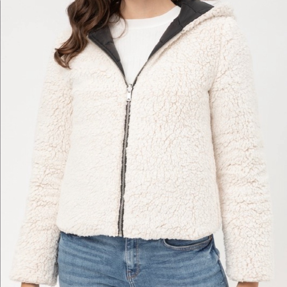Last 1 • Reversible Puffer Jacket — in Black - Picture 3 of 7